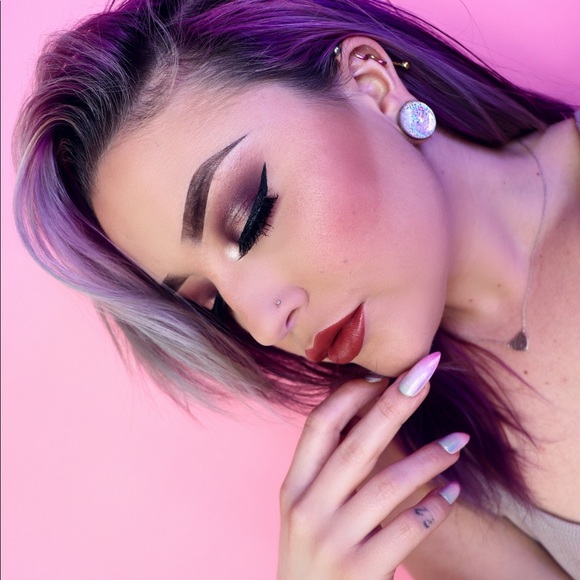 MEET YOUR POSHER - Picture 3 of 3